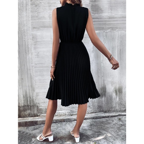 Minimalist Solid Pleated Hem Mock Neck Dress dark green - Picture 4 of 9